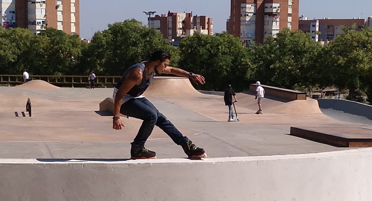 C.D.Roller House. Centro deportivo y escuela de patinaje en Huelva. - Hockey a Huelva
