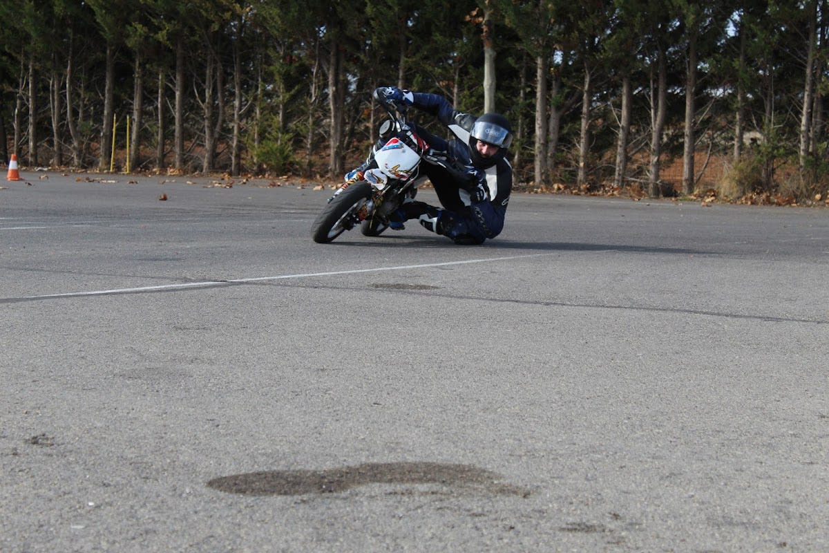 Escuela de Pilotos Motociclismo " LOS MAÑICOS RACING" - Hipica em Teruel