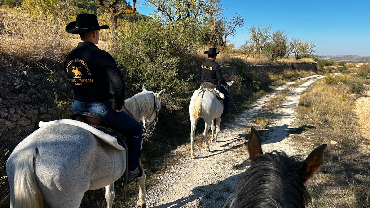 🐎 COLLADO EXPERIENCE | western Horse riding tours - Hipica em Algueña