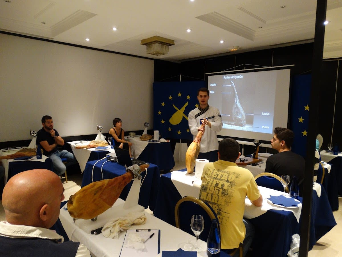 Escuela Europea de Cortadores de Jamón - Hipica in Granada