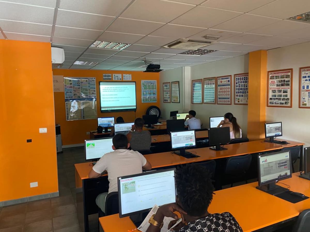 Autoescuela Oliver Más Moto - Hipica in Arona