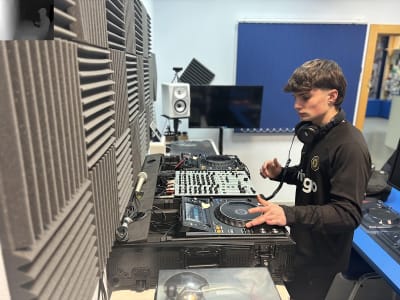 SIENTE LA MÚSICA DJ ACADEMY - gimnasia in Tarazona