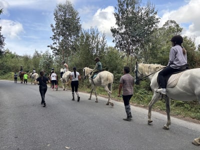 Os Parrulos, Club Ecuestre - hipica in Sésamo