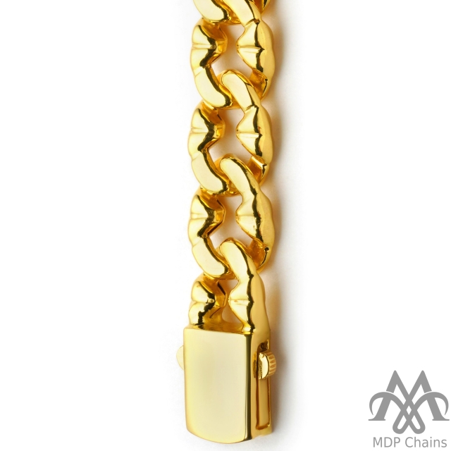 cuban b5 - A flat hollow bracelet with a cuban pattern and curb links. Finished with a beautiful high polish. A perfect example of lobster and classic design.