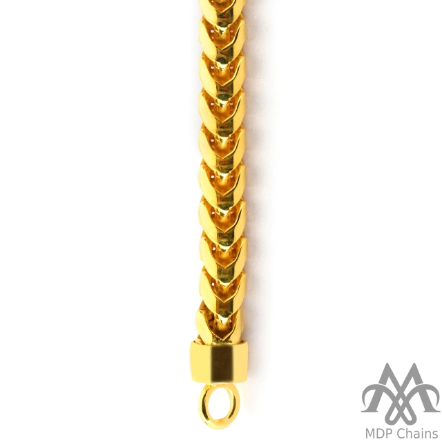 A beautiful 22kt gold Round Franco B2 bracelet. This piece has a franco pattern and a high polish finish. Style tags: modern, global.