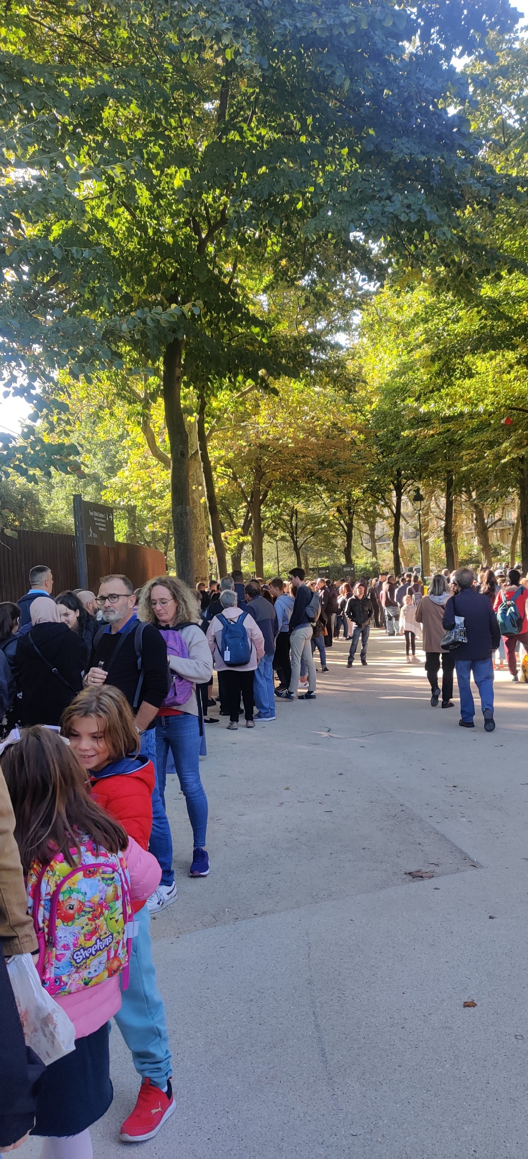 Queue for Eiffel Tower