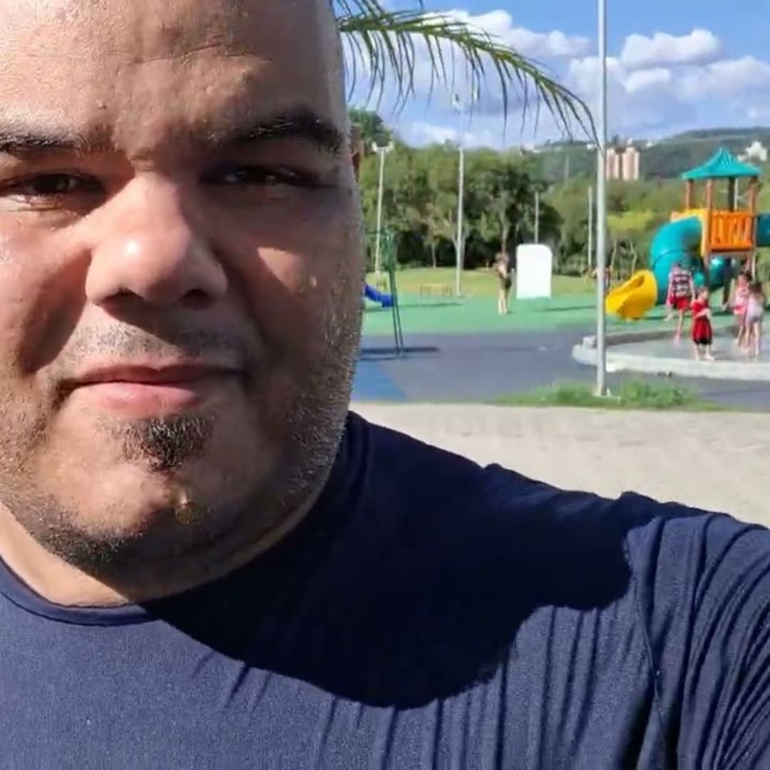 Minha foto no parque tentando mostrar um pouco o chafariz!