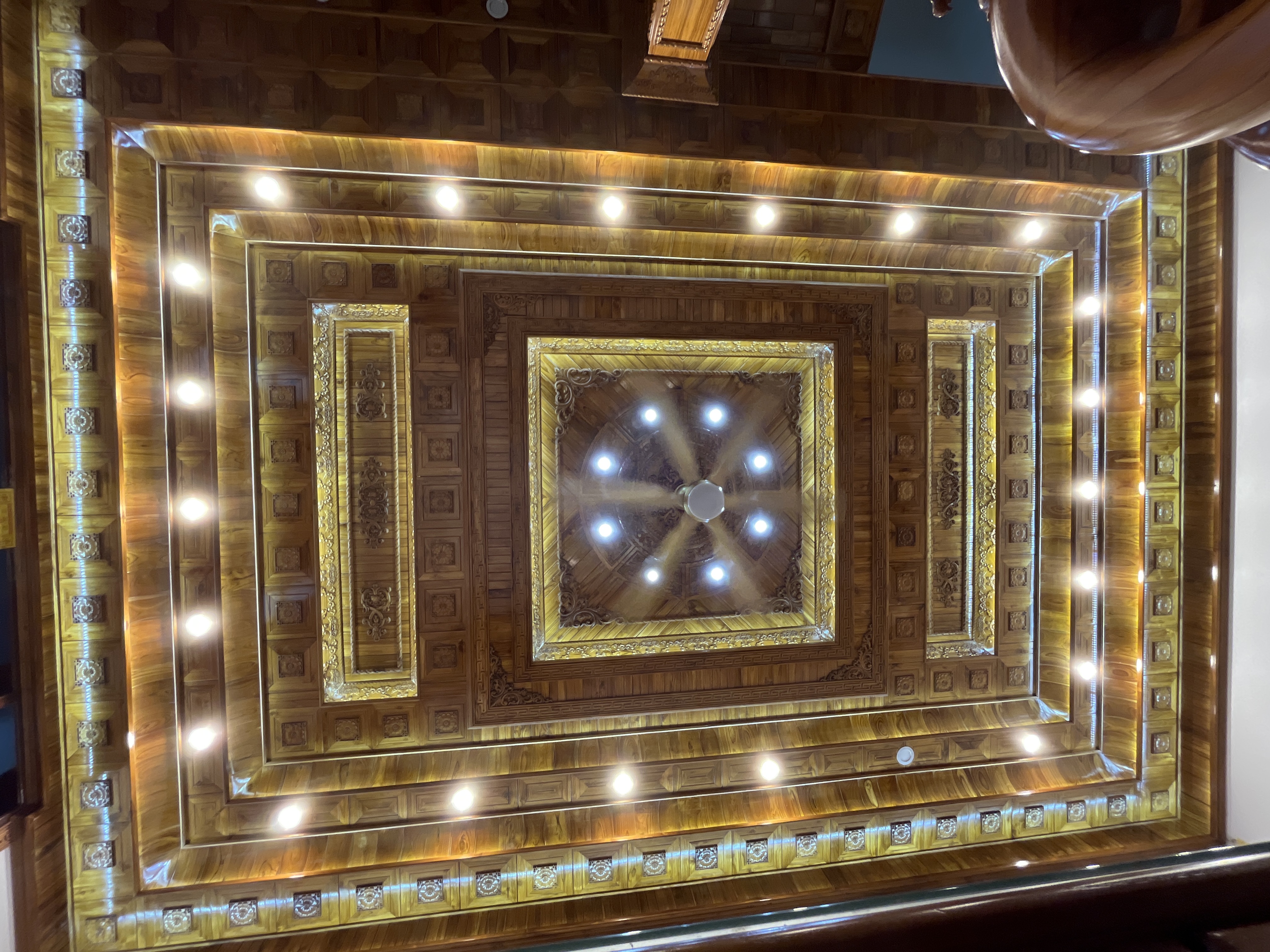 Trần gỗ phòng khách