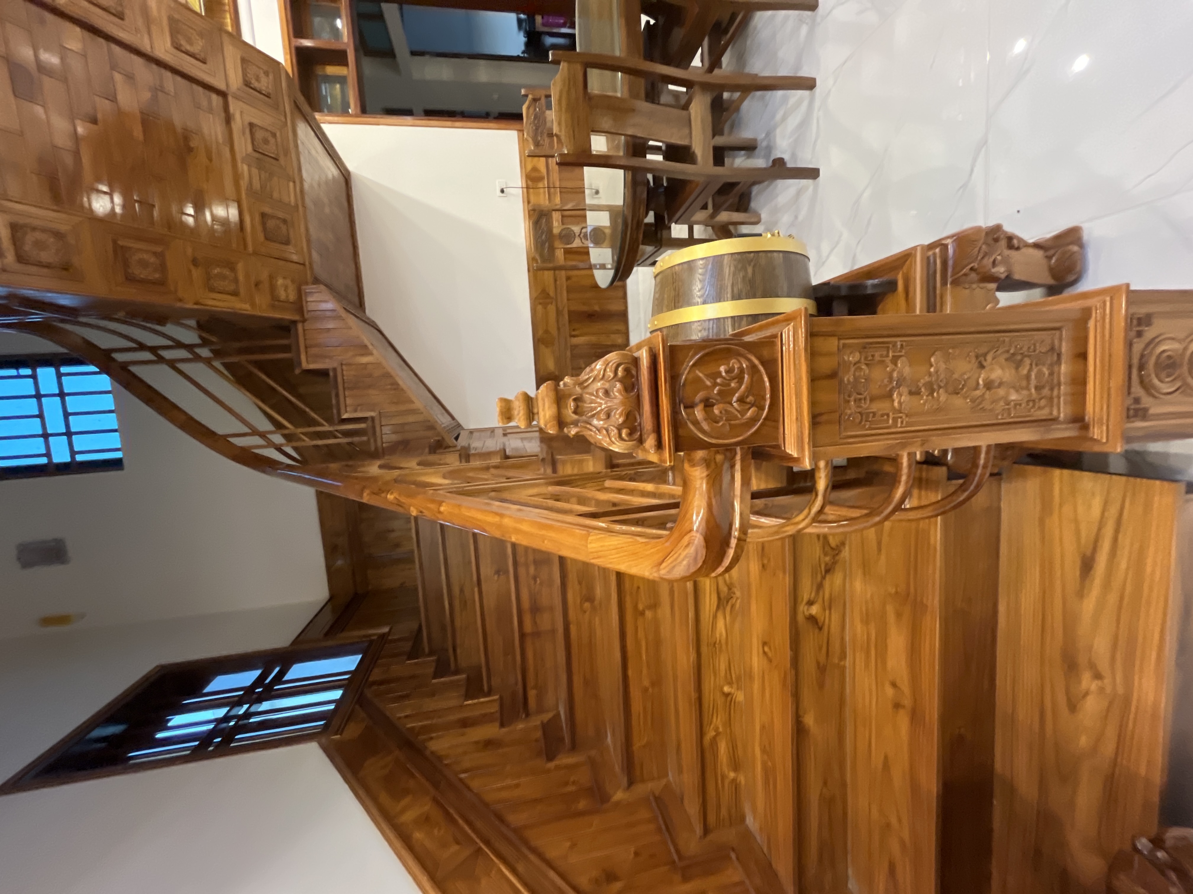 Cầu thang lát gỗ