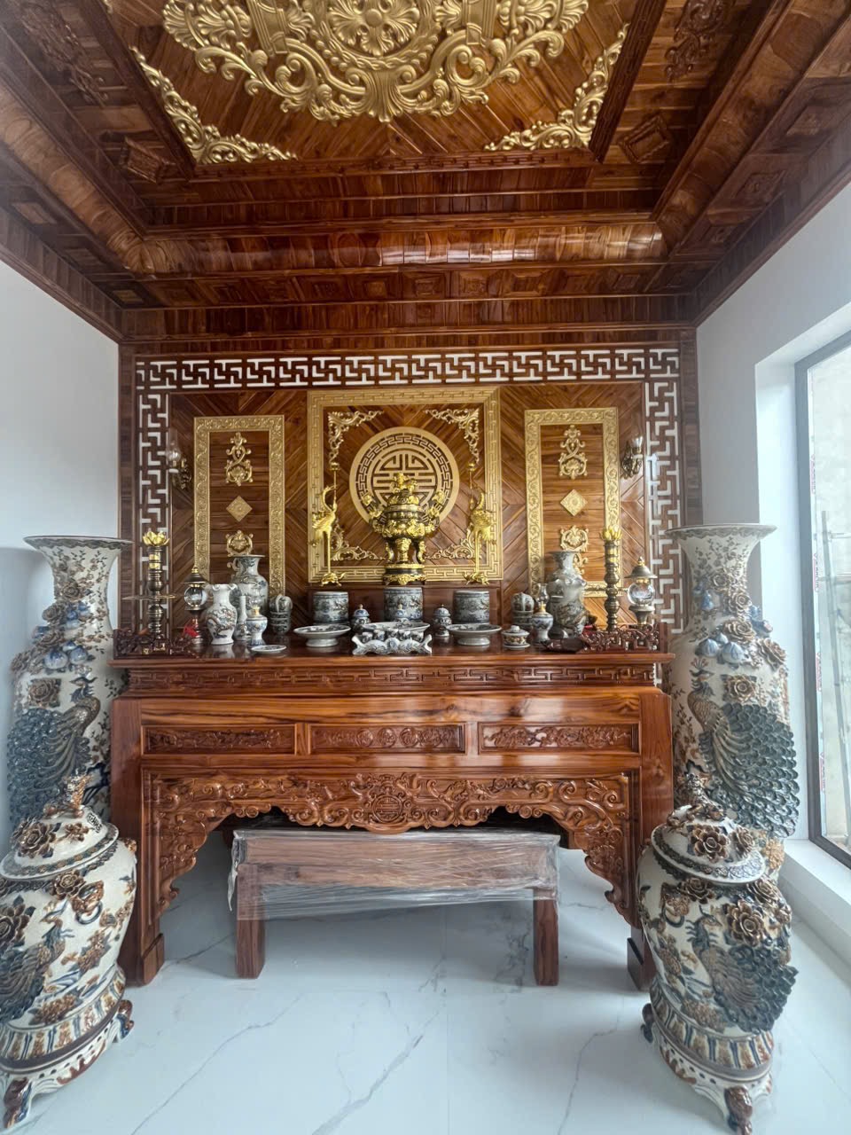 Bàn thờ gỗ cao cấp