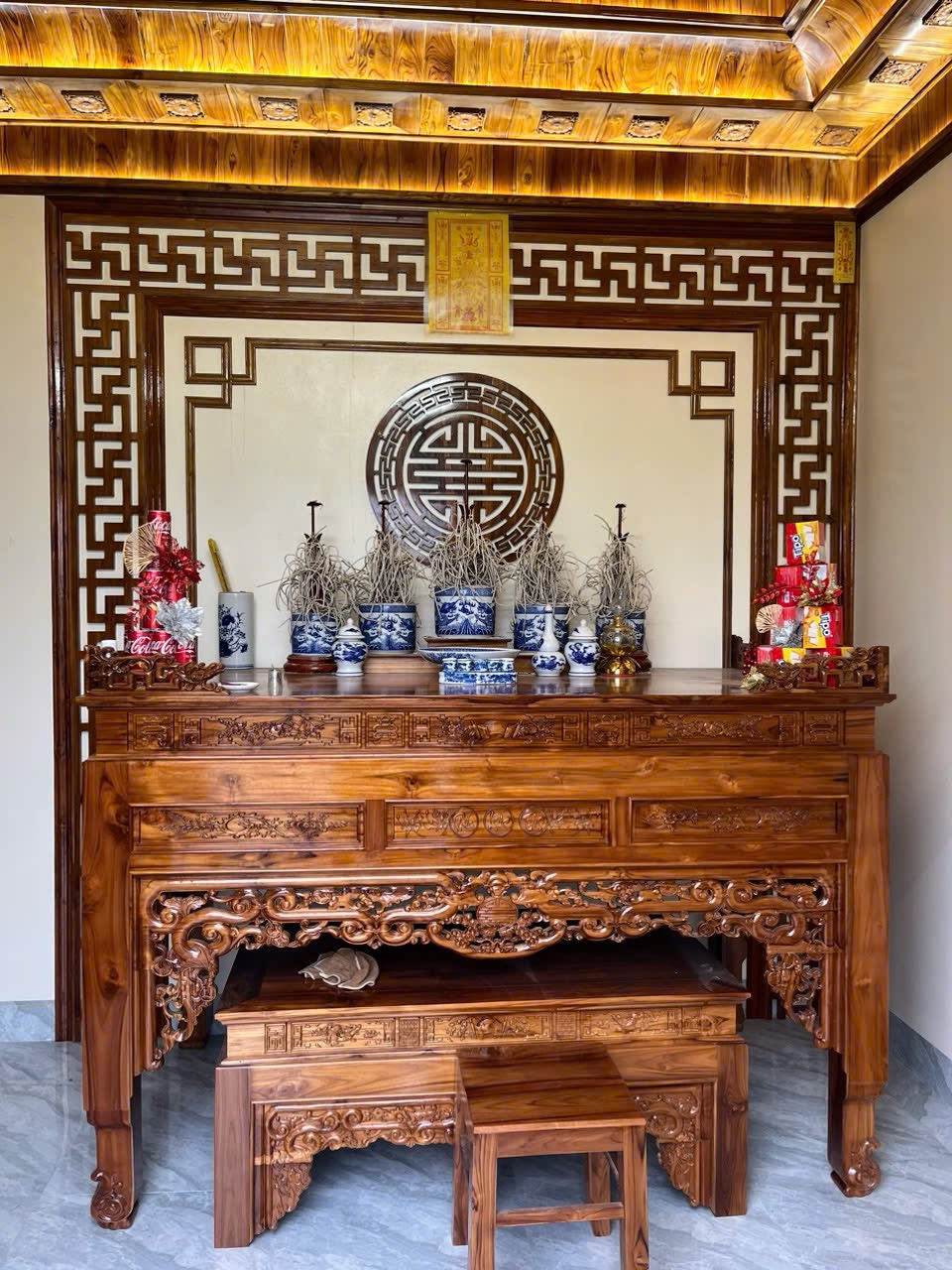 Bàn thờ gỗ cao cấp 2