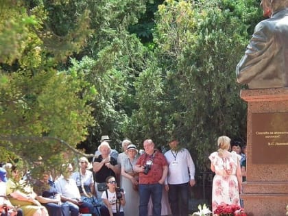 Народная артистка России Ирина Купченко приехала в Керчь на открытие памятника Лановому