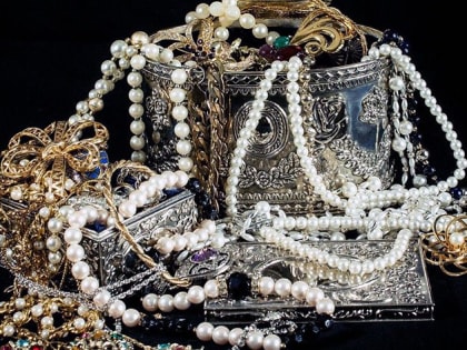 Житель Амурской области украл у крымчанки украшений на 1 млн рублей