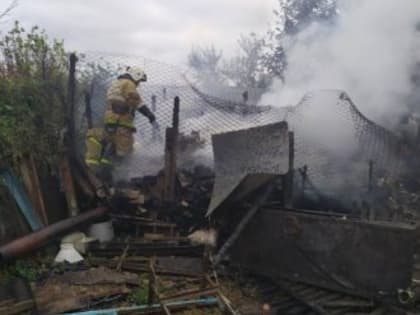В Красногвардейском районе сгорела хозпостройка