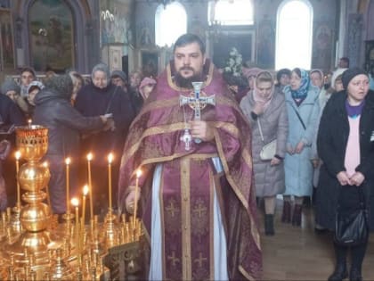 В храмах Крыма помолились о погибших во время теракта в Подмосковье