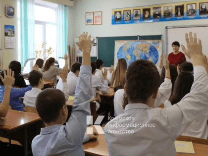 В Крыму поддержали идею создания секций научного стендапа при школьных театрах