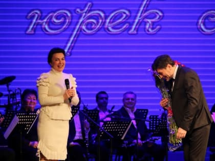 Арина Новосельская посетила юбилейный творческий вечер в Крымскотатарском государственном академическом музыкально-драматическом театре