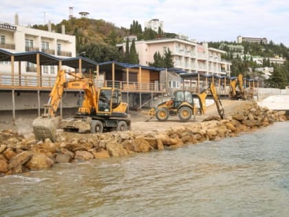 Ремонт берегозащитных сооружений в Крыму продолжается