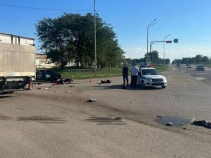 В Джанкое мотоциклист врезался в грузовик