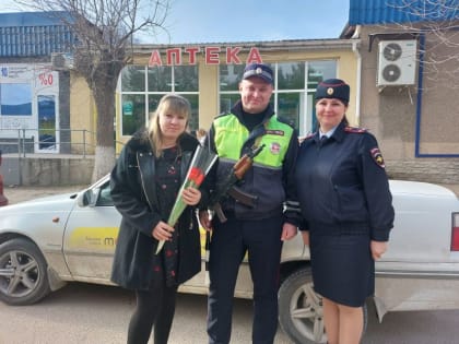 Полицейские Красногвардейского района присоединились к Всероссийской акции «8 Марта В каждый Дом»