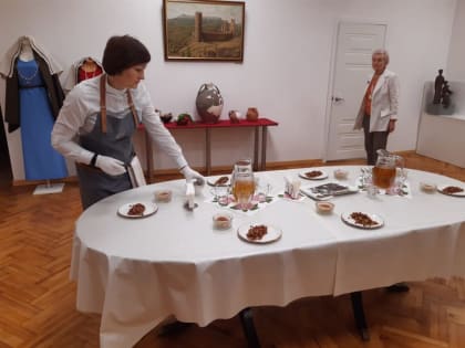 Алуштинский историко-краеведческий музей : «История и традиции византийской кухни»