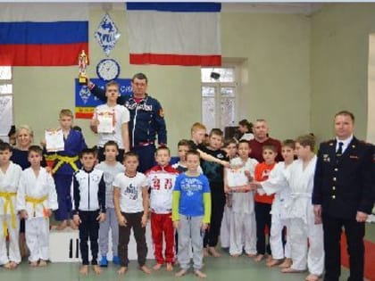 Сотрудники полиции стали почетными гостями на физкультурно-оздоровительном турнире среди ялтинских школьников