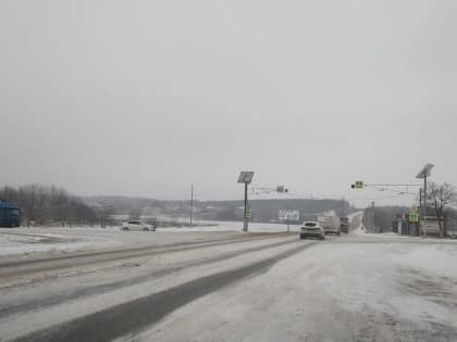 Несколько участков дорог в Крыму перекрыли из-за снегопада