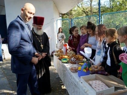 В пгт Советский прошла ежегодная благотворительная акция «Белый цветок»