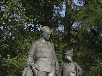Книжная выставка «Тропой Гайдара»