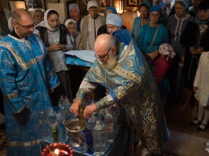 Престольный праздник храма  Севастопольского благочиния в честь иконы Божией Матери, именуемой «Блаженное Чрево. В родах Помощница»