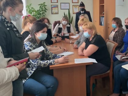 Сотрудники ГИБДД Красногвардейского района приняли участие в педагогическом совещании в дошкольном учреждении