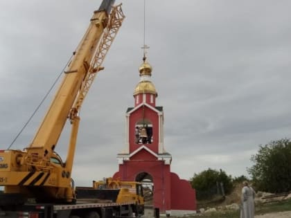 На звоннице Храма святых воинов началась установка колоколов