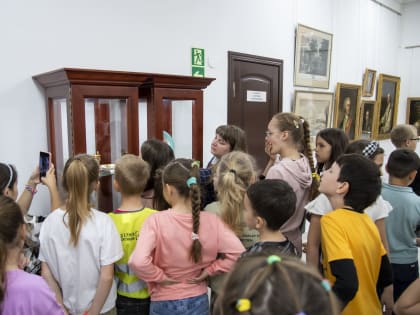 В Симферопольском художественном музее работает летняя программа «Встретим лето вместе»