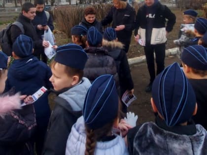 В Симферопольском районе сотрудники Госавтоинспекции провели акцию «Стань ярким - засветись!»