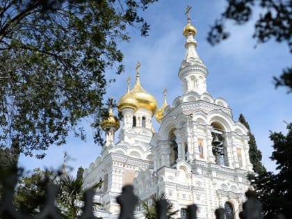 Троица в монастыре, старая Ялта и подъем на Чатыр-Даг: паломнические поездки по Крыму в июне