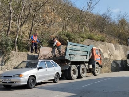 Продолжается масштабная санитарная очистка ялтинского региона