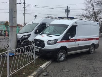 Три человека пострадали в результате ДТП с участием машины скорой помощи в Симферополе