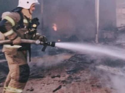 Огнеборцы вечером второго октября боролись с огнем в Сакском районе Крыма