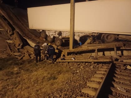 Восстановление моста через железнодорожные пути в Джанкое