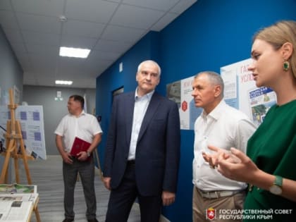 Девяносто лет в диалоге с читателем! Владимир Константинов поздравил коллектив редакции «Крымская газета» с юбилеем