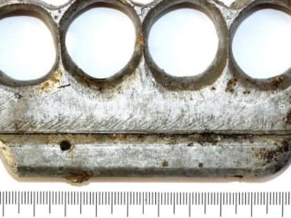 Севастополец хотел расплатиться с таксистом металлическим кастетом