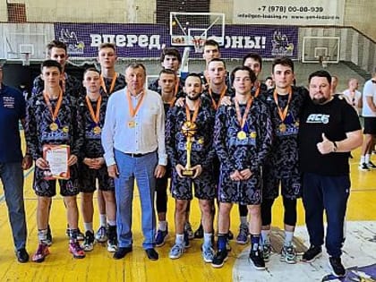 Симферопольские "КФУ-Грифоны" выиграли чемпионат Крыма по баскетболу