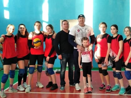 Русская община Крыма поддержала юных волейболистов