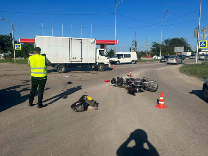 В Джанкое столкнулись мотоцикл и грузовик