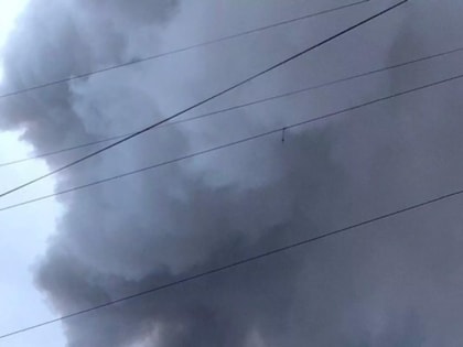 В Севастополе горит плавучий док на судоремонтном заводе