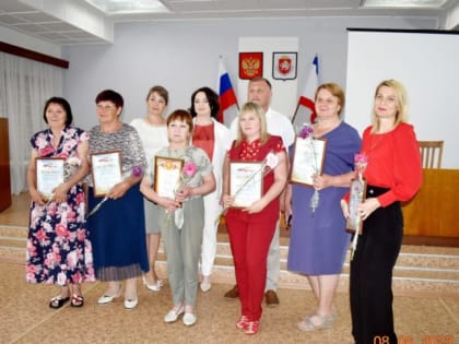 В Ленинском районе социальных работников поздравили с профессиональным праздником