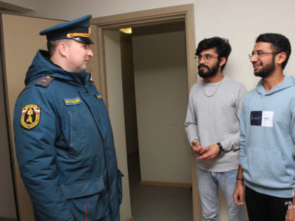 Иностранных студентов учат пожарной безопасности