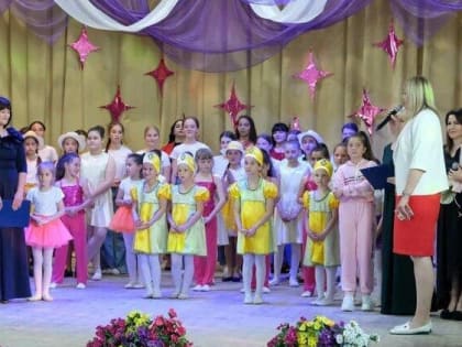 В Веселовском СДК состоялся отчетный концерт творческих коллективов «Зажигаем звезды»
