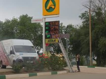 Аксенов намерен добиться снижения цены на топливо в Крыму