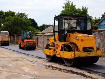 Ремонт дорог в Черноморском районе продолжается